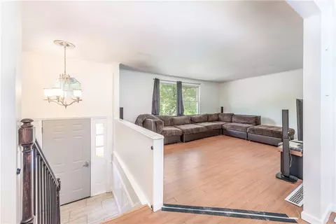 8798 Sloop Rd, Pittsburgh, PA 15237 photo 5