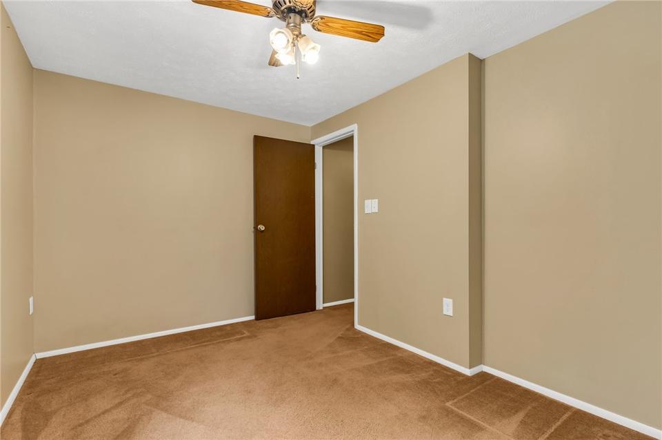  423 Ten Point Ln, Cranberry Township, PA 16066 photo 17