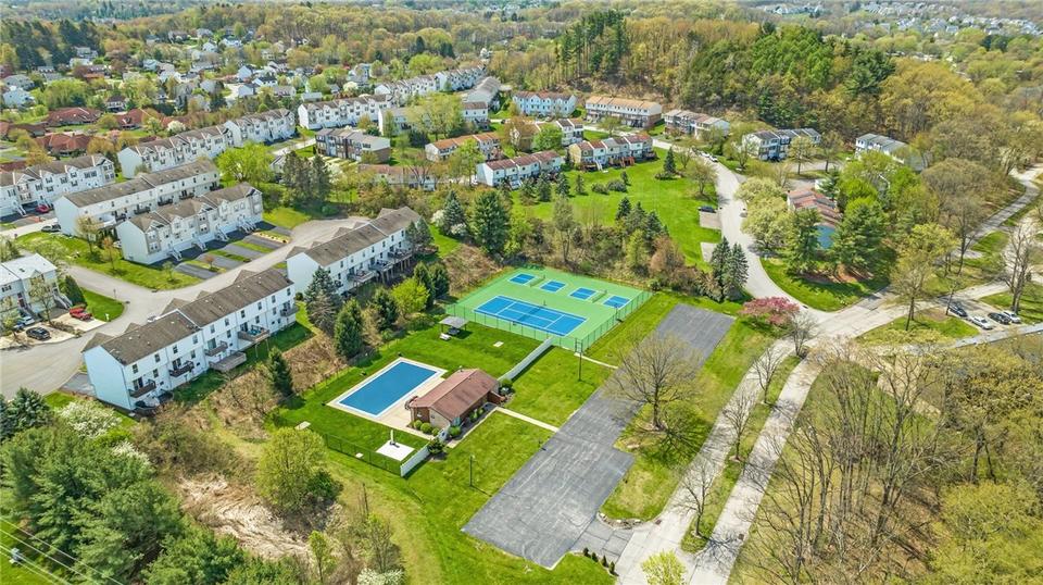  423 Ten Point Ln, Cranberry Township, PA 16066 photo 23