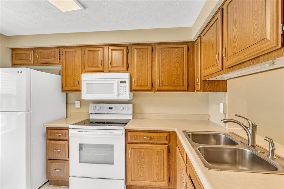  423 Ten Point Ln, Cranberry Township, PA 16066 photo 7