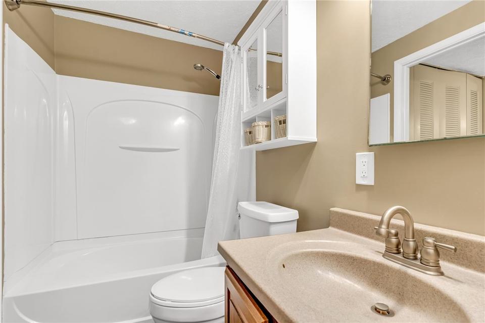  423 Ten Point Ln, Cranberry Township, PA 16066 photo 16