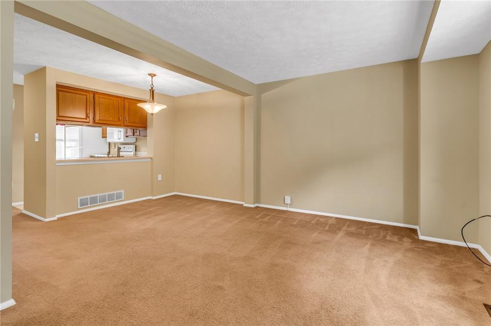  423 Ten Point Ln, Cranberry Township, PA 16066 photo 5