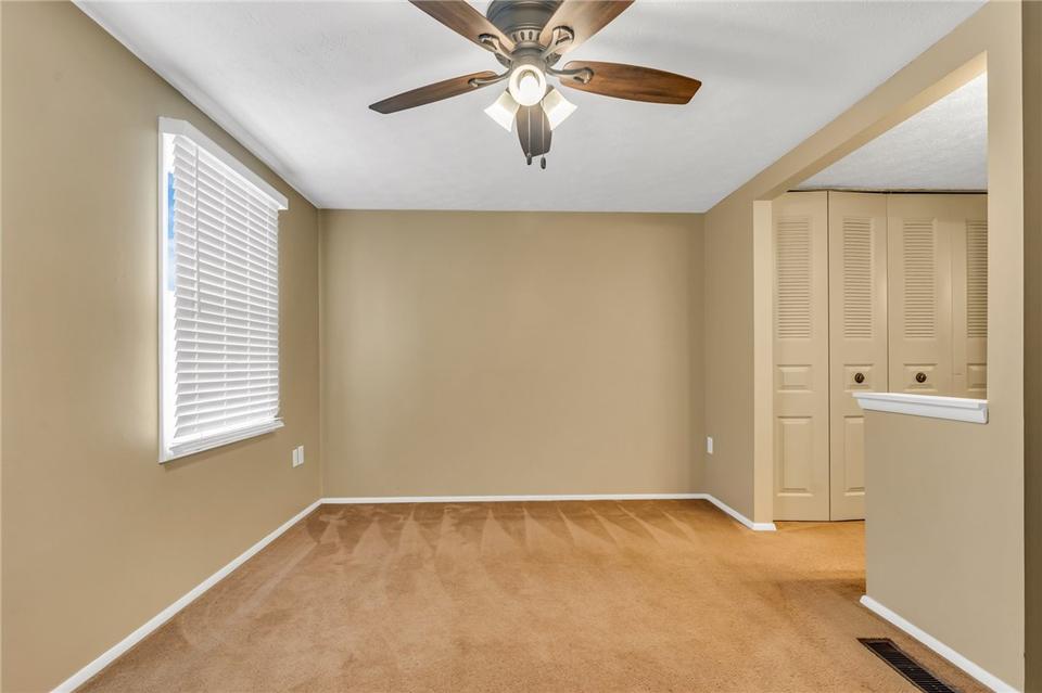  423 Ten Point Ln, Cranberry Township, PA 16066 photo 14