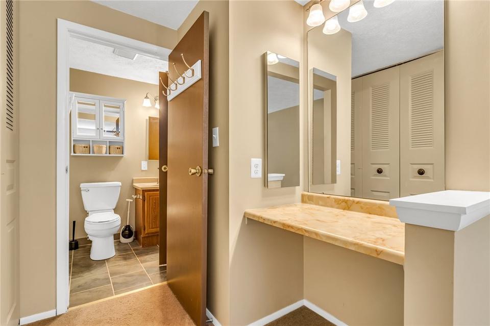  423 Ten Point Ln, Cranberry Township, PA 16066 photo 15