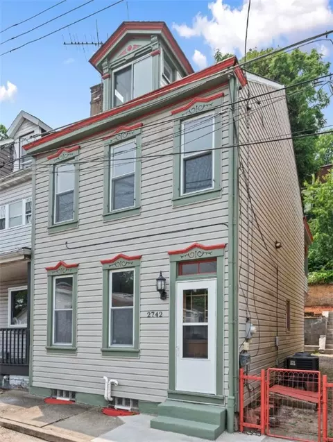 2742 Shelly St, Pittsburgh, PA 15203