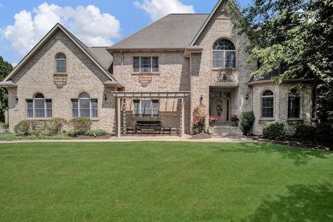 137 Walnut Ridge Dr, Beaver Falls, PA 15010