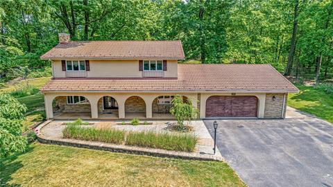 425 Canterbury Trl, Cranberry Township, PA 16066