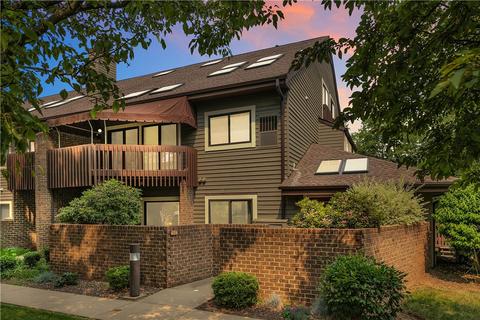 2808 Leona Ln, Coraopolis, PA 15108
