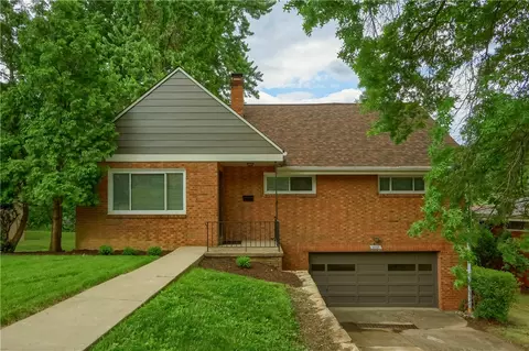 1112 Oakridge Dr, Pittsburgh, PA 15227
