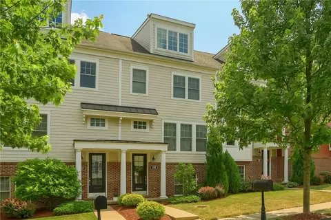 1319 Village Ln, Bridgeville, PA 15017