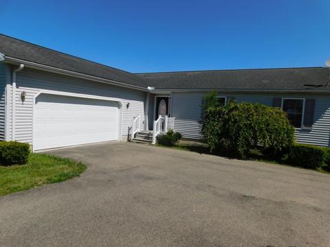 2718 Lake Rd, Clark, PA 16113