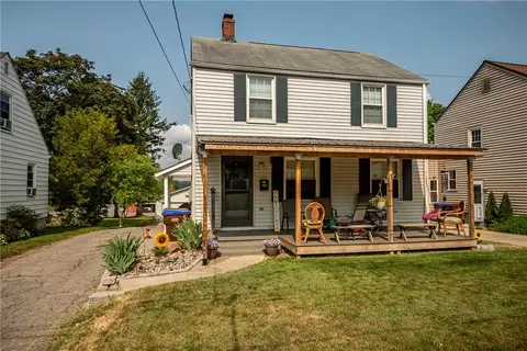 891 Bon Air Dr, Sharon, PA 16146