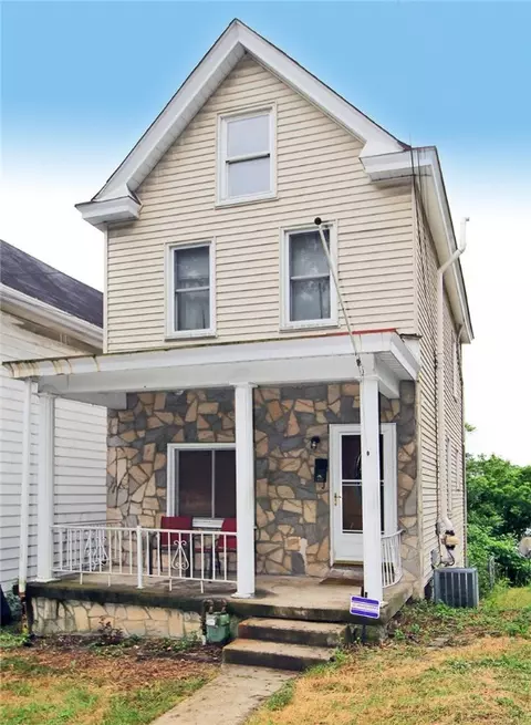 1037 Uvilla St, Pittsburgh, PA 15220