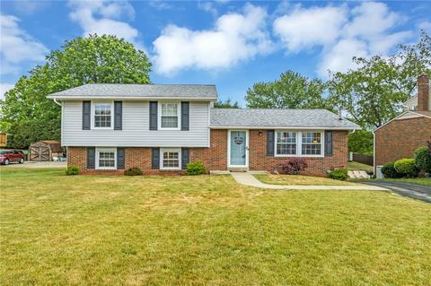 165 Conneaut Dr, Pittsburgh, PA 15239