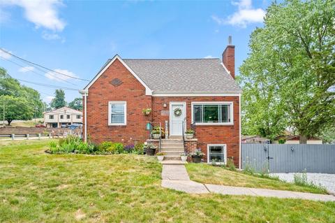 1098 Millers Ln, Pittsburgh, PA 15239