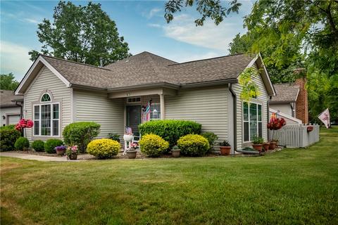 73 Stone Ridge Blvd, Hermitage, PA 16148