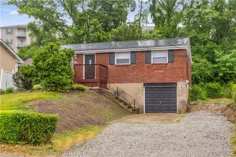 202 Palomino Dr, Oakdale, PA 15071