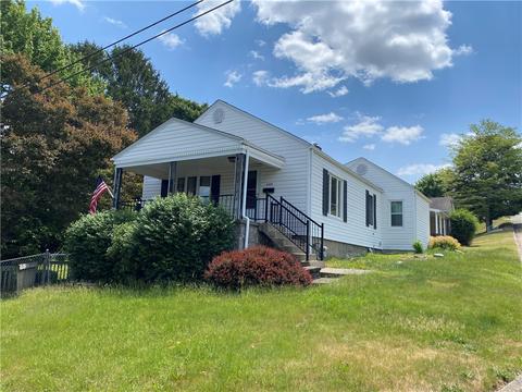 1100 Thompson St, Jeannette, PA 15644