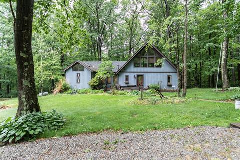 154 Cottonwood Rd, Acme, PA 15610