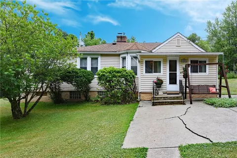 2808 Florence Dr, Gibsonia, PA 15044