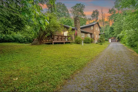 146 William Penn Trl, Chalkhill, PA 15421