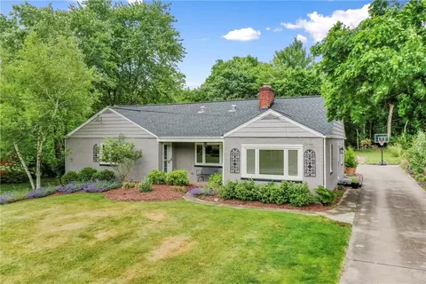 2376 Jenkinson Dr, Pittsburgh, PA 15237