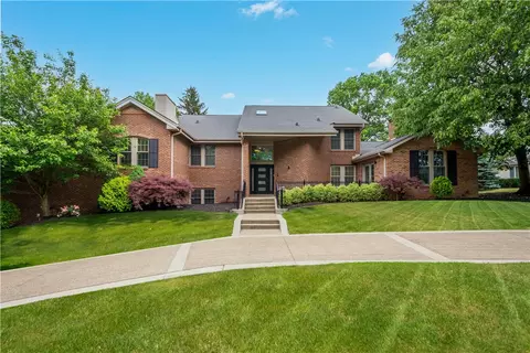 2114 Blairmont Dr, Pittsburgh, PA 15241