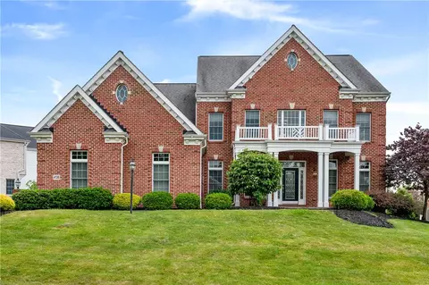 4136 Duckhorn Dr, Coraopolis, PA 15108