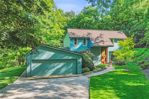 285 Deerpath Rd, New Kensington, PA 15068