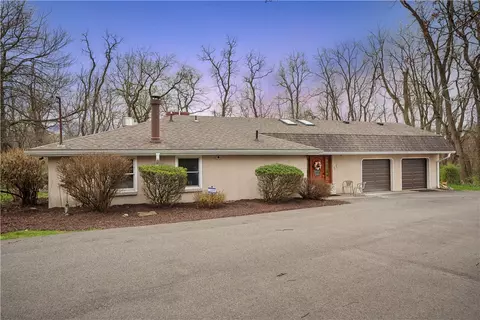 11 Aldred Ln, Pittsburgh, PA 15227
