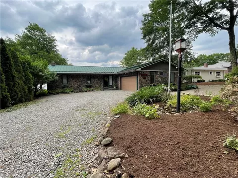 912 Latonka Dr, Mercer, PA 16137