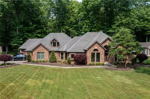 2380 Twelve Oaks Dr, Hermitage, PA 16148