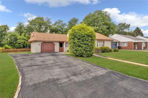 126 Sawyer Dr, Aliquippa, PA 15001