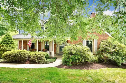 10067 Oakridge Dr, Wexford, PA 15090