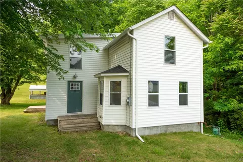 32 Coal Center Rd, Bentleyville, PA 15314