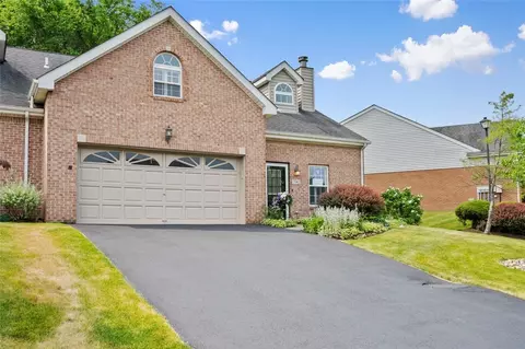 7082 Clubview Dr, Bridgeville, PA 15017