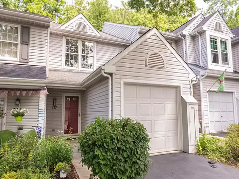 217 Commons Dr, Oakmont, PA 15139