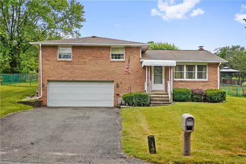 21 Willow Crossing Rd, Greensburg, PA 15601
