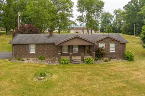 127 Briar Ln, Derry, PA 15627