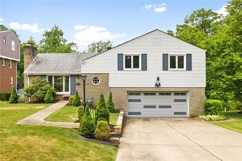 600 Rolling Green Dr, Bethel Park, PA 15102