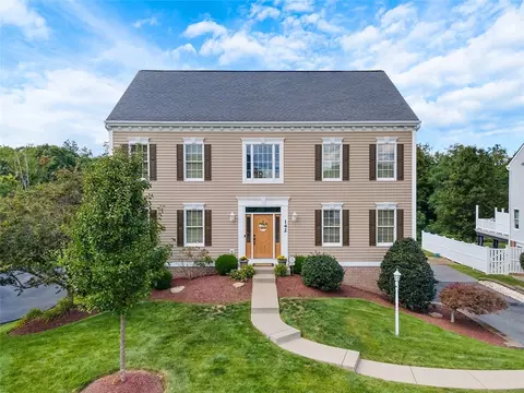 142 Foxchase Dr, Canonsburg, PA 15317