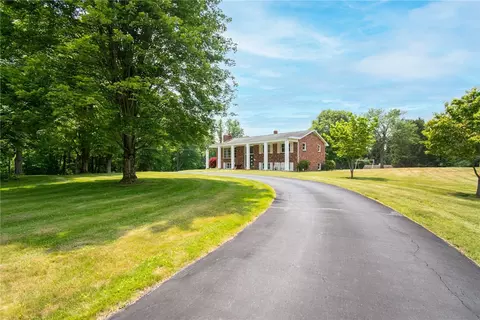 261 Kingswood Rd, New Castle, PA 16105