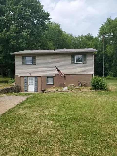 128 Pullam Dr, West Middlesex, PA 16159 photo 2