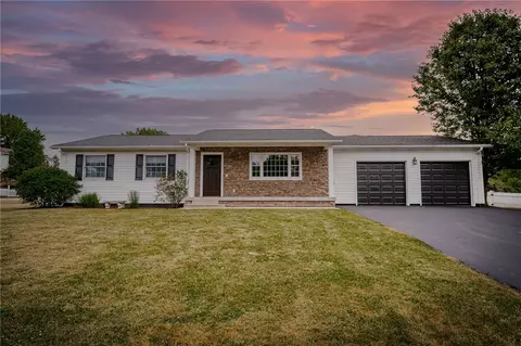16 Jeffrey Ln, Fairchance, PA 15436