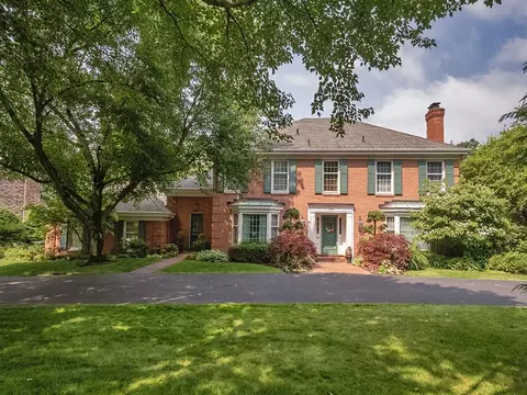 1570 Hollow Tree Dr, Pittsburgh, PA 15241