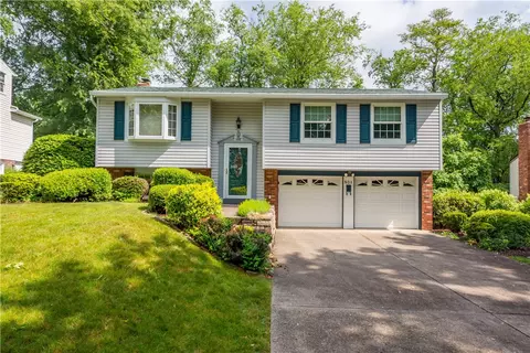 501 Fruitwood Dr, Bethel Park, PA 15102