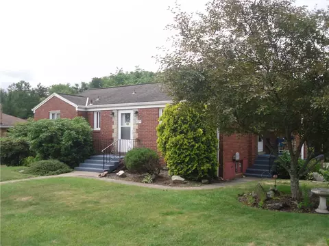 6079 Pleasant St, Finleyville, PA 15332