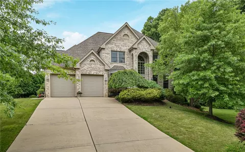 107 Northfield Dr, Pittsburgh, PA 15237
