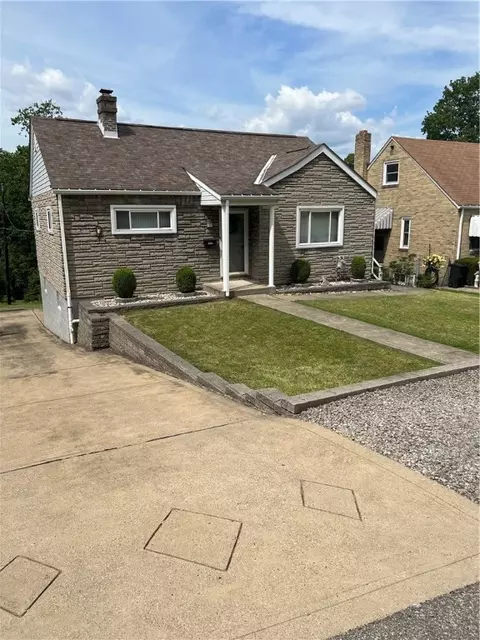 3319 Wallace Dr, Pittsburgh, PA 15227