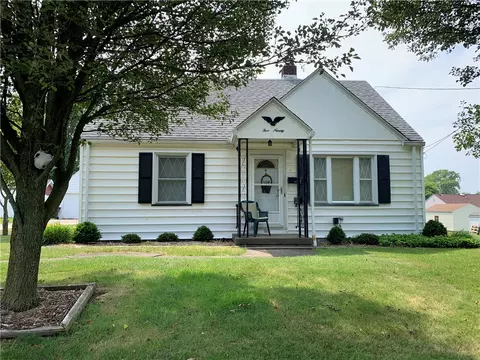 590 Spencer Ave, Sharon, PA 16146